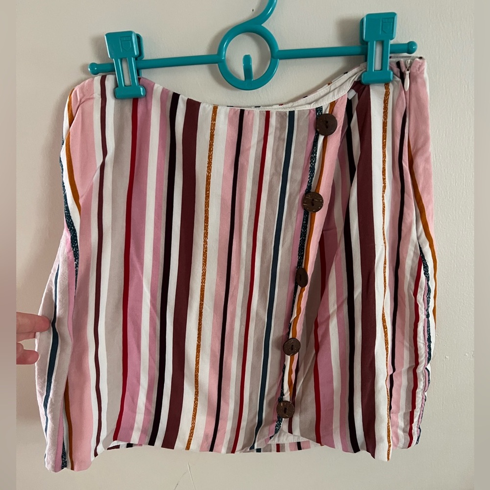 Cute multicolored mini skirt with buttons